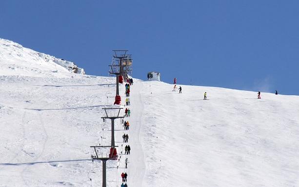 Pistas y remontes en Sierra Nevada.