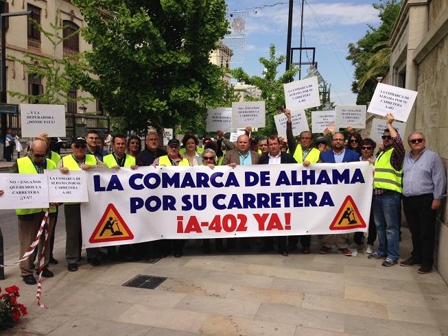 Protesta junto al edificio de La Normal, sede de la Junta. 