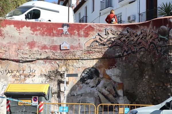 Muro de la Cuesta Escoriaza, rodeado de vallas. 