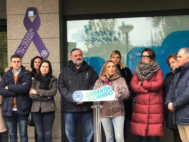 Marifrán Carazo, en el acto que el PP ha celebrado a las puertas de su sede.