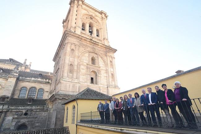 Entrena, con el gobierno provincial, en el Palacio de Niñas Nobles, sede del Patronato de Turismo. 