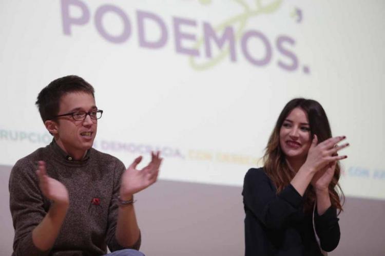 Íñigo Errejón, junto a Ana Terron, en un acto electoral de diciembre de 2015.