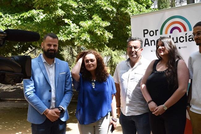 Inmaculada Nieto, junto a miembros de la candidatura de Por Andalucía de Granada.