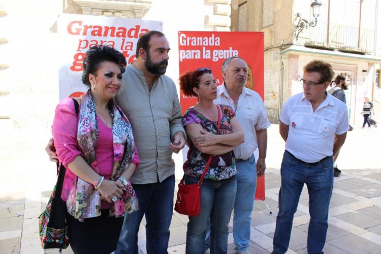 Puentedura junto a compañeros de su lista,