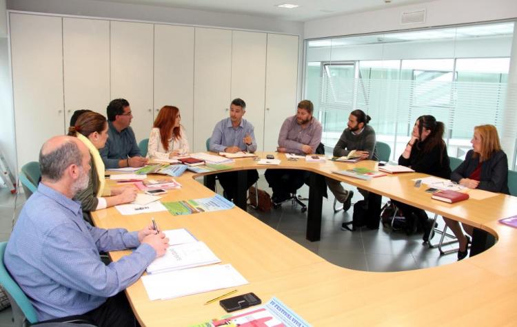 Reunión del grupo de IU en la Diputación con alcaldes y concejales de la formación.