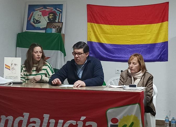 Miembros de IU, en rueda de prensa. 