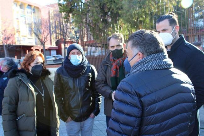 Los representantes de IU con el Defensor de la Ciudadanía de Granada.