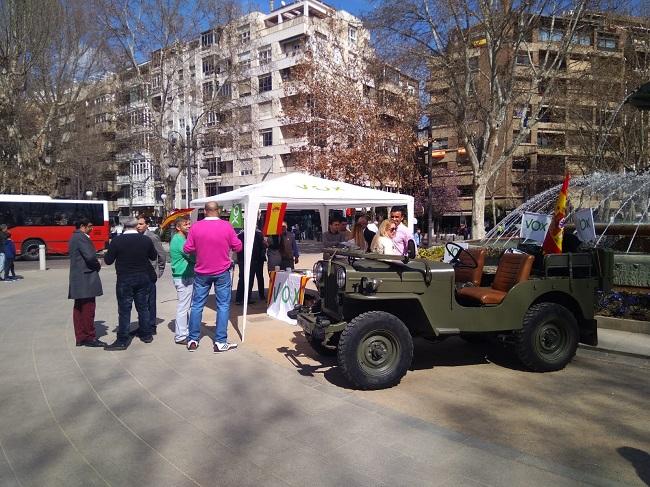 El 'jeep' pillado in fraganti junto a la mesa de Vox.