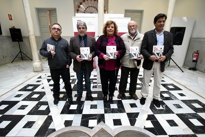 De izquierda a derecha, Alejandro V.García, Rafael Gil Bracero, Fátima Gómez, Francisco Vigueras y José García Llorente. Fátima Gómez en la presentación de un libro sobre las Jornadas de Memoria Histórica.