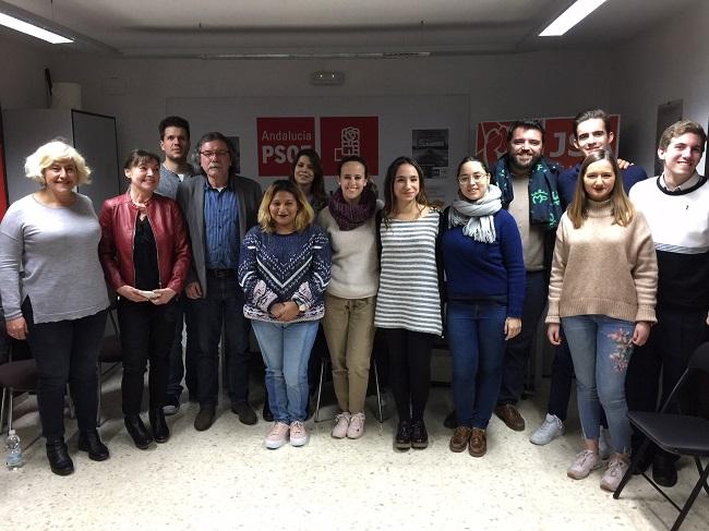 Participantes en la tertulia política de las JSA de Granada capital.