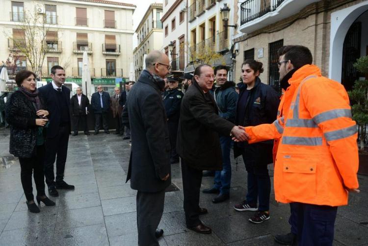 El consejero con los voluntarios de Protección Civil de Santa Fe.