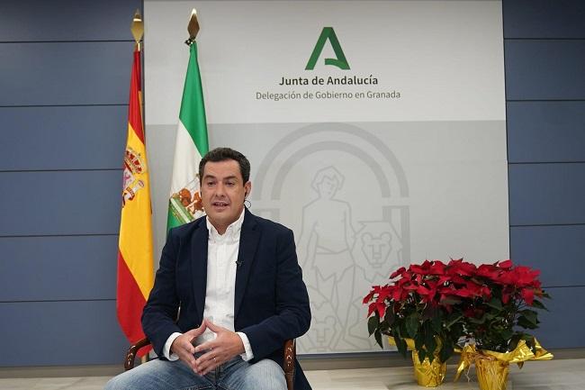 Juan Manuel Moreno, durante una entrevista televisiva que atendió desde Granada. Juan Manuel Moreno, durante una entrevista televisiva que atendió desde Granada.
