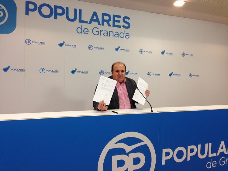José Robles en rueda de prensa. José Robles en rueda de prensa.