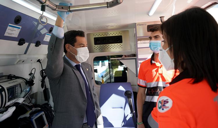 Juan Manuel Moreno, este miércoles en la presentación de una flota de ambulancias en Granada. Juan Manuel Moreno, este miércoles en la presentación de una flota de ambulancias en Granada.