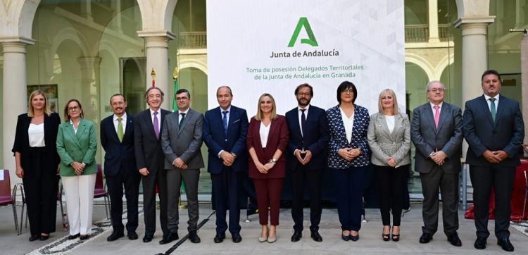 Carazo, junto a los nuevos delegados de la Junta en Granada.