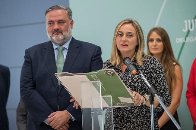 La consejera Marifrán Carazo y el delegado de la Junta Pablo García, en una imagen del pasado viernes. La consejera Marifrán Carazo y el delegado de la Junta Pablo García, en una imagen del pasado viernes.