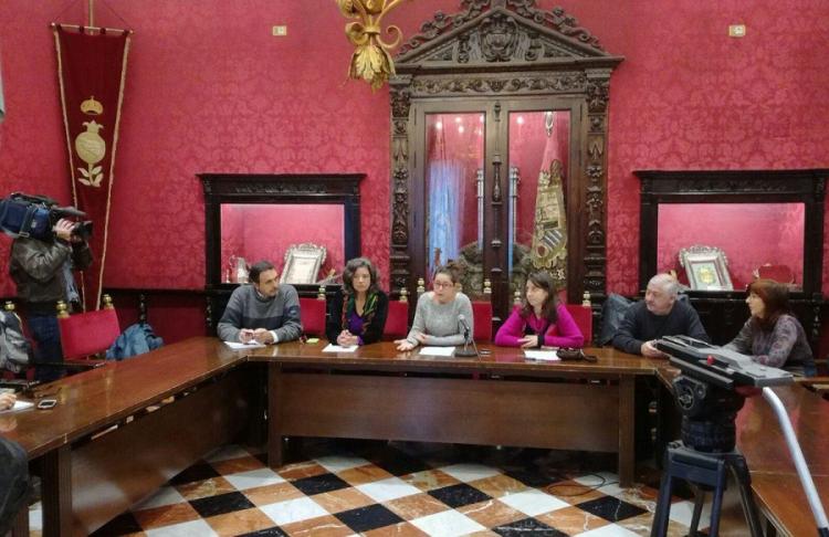 Marta Gutiérrez con representantes de las Juntas de Distrito. Marta Gutiérrez con representantes de las Juntas de Distrito.