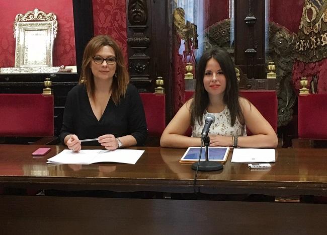 Las concejalas María del Mar Sánchez y Lorena Rodríguez.