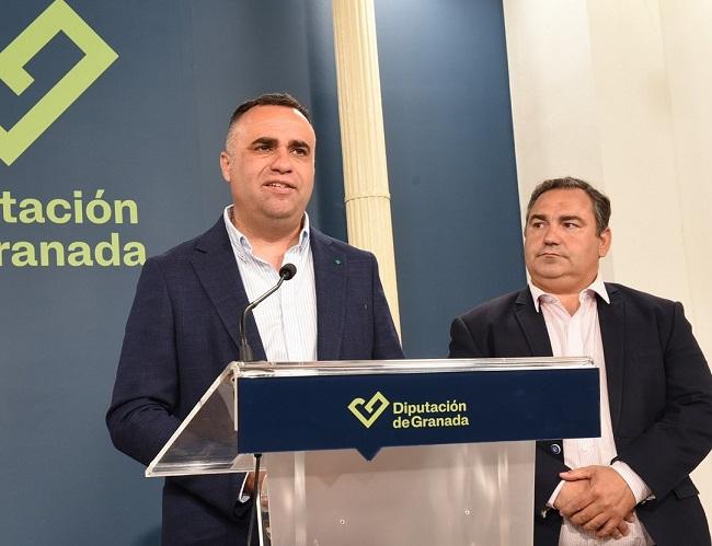 Eduardo Martos, junto al presidente de la Diputación y del PP.