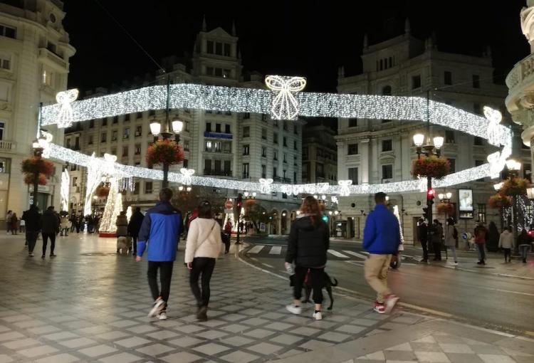 Luces navideñas, en Puerta Real.