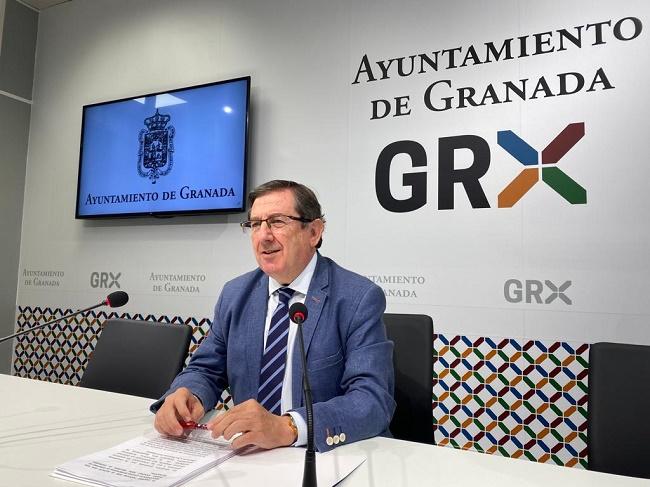 Luis González.