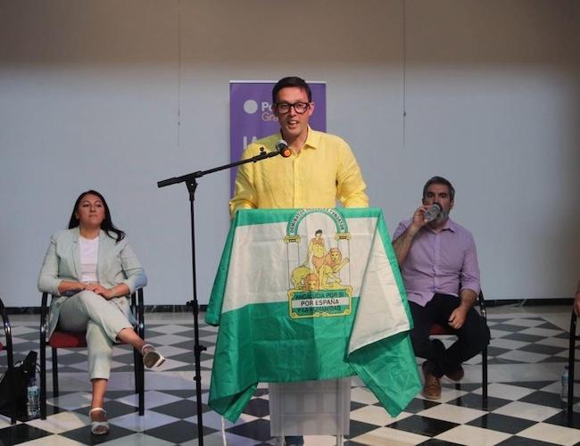 Manu Ríos se dirige a la asamblea.