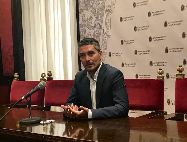 Manuel Olivares. Manuel Olivares.