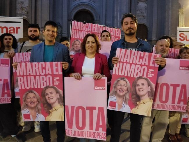 Integrantes de Sumar, este jueves en la Plaza de las Pasiegas.