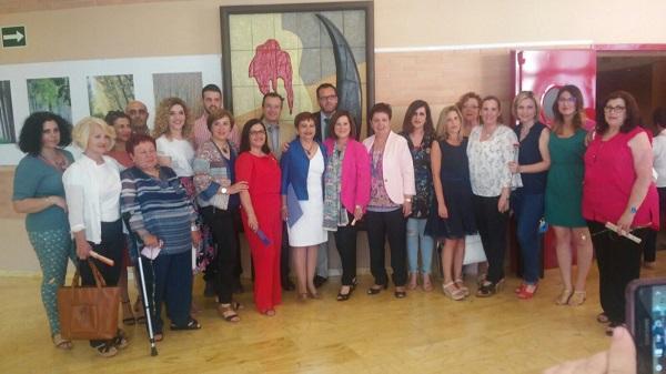 La consejera ha recibido el premio María Lejárraga. La consejera ha recibido el premio María Lejárraga.