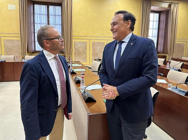 Mariano García con el consejero José Carlos Gómez.