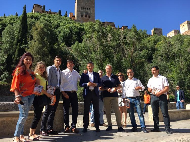 Marín, con Salvador y otros integrantes de Ciudadanos. 