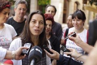 Marta Gutiérrez, con los periodistas. 
