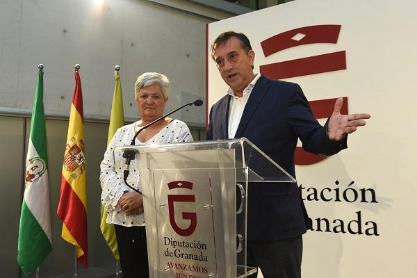 Manuel Gómez y María Ángeles Blanco en rueda de prensa. Manuel Gómez y María Ángeles Blanco en rueda de prensa.