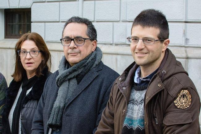 Antonio Daponte con dos miembros de su formación. Antonio Daponte con dos miembros de su formación.