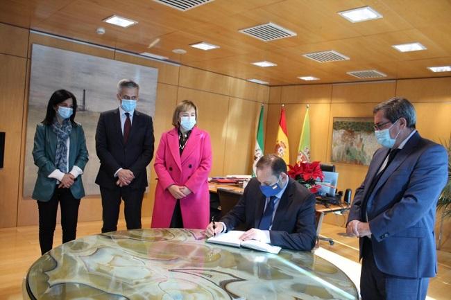 El ministro, este miércoles en la Diputación de Granada. El ministro, este miércoles en la Diputación de Granada.