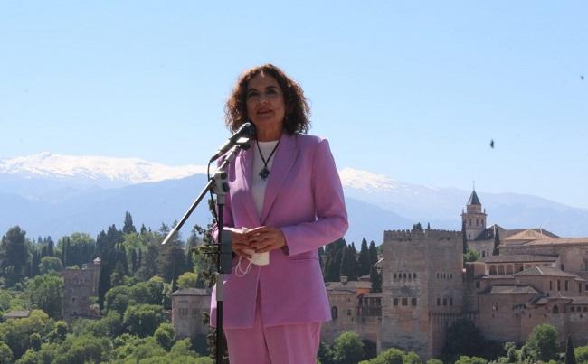 La ministra, María Jesús Montero, este viernes en Granada. 