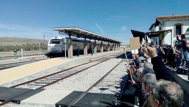 Imagen de la protesta en la estación de Moreda. Imagen de la protesta en la estación de Moreda.