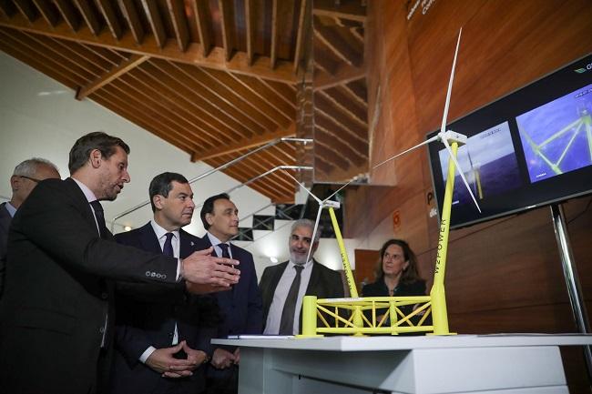 El presidente de la Junta, Juanma Moreno, en su visita a la exposición de CTA. 
