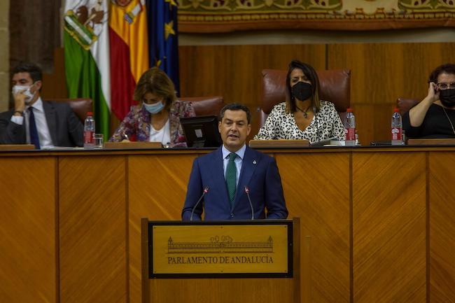 El presidente de la Junta, Juanma Moreno, durante la intervención en la primera sesión del Debate sobre el Estado de la Comunidad.