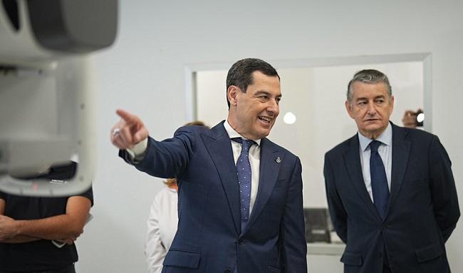 Juan Manuel Moreno y Antonio Sanz, en Marbella.