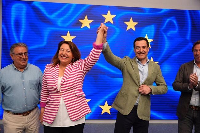 Moreno celebra con Crespo los resultados.