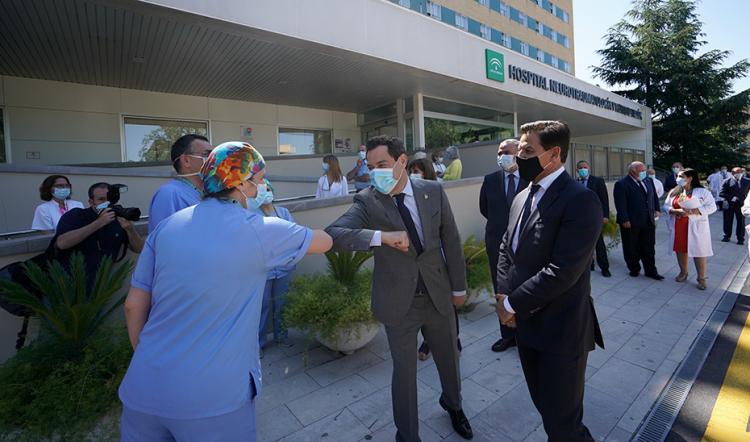 Juan Manuel Moreno con el alcalde, Luis Salvador, esta semana en Granada.