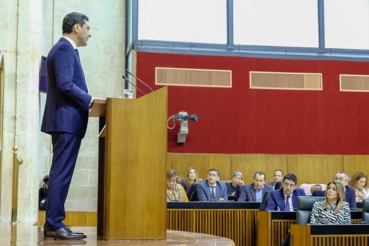 Juan Manuel Moreno y en segundo plano, Susana Díaz.