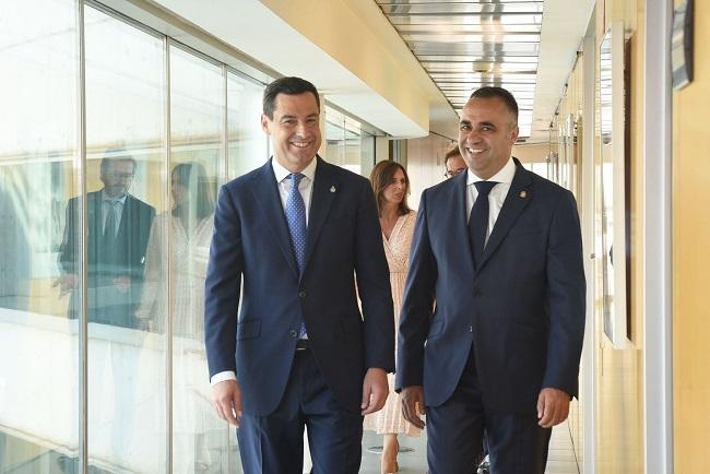 El presidente de la Junta y del PP-A, Juan Manuel Moreno Bonilla, junto al presidente de la Diputación de Granada y provincial del PP, Franciso Rodríguez, en una visita a la instituión granadina.