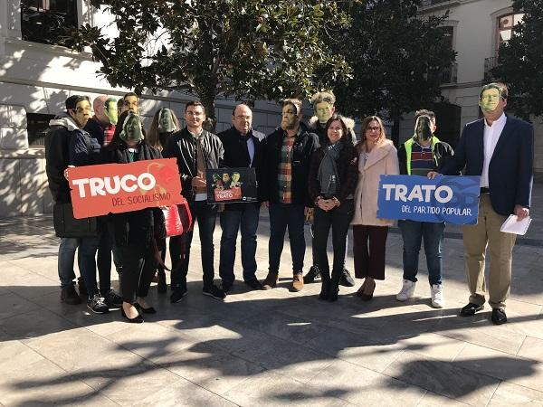 NNGG ha presentado, con caretas, la campaña 'Truco o trato'.