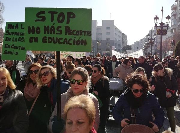 Manifestación contra los cierres de centros. 