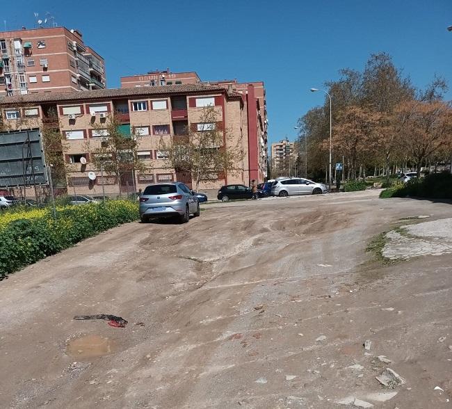 Vía sin asfaltar en Nueva Cartuja.
