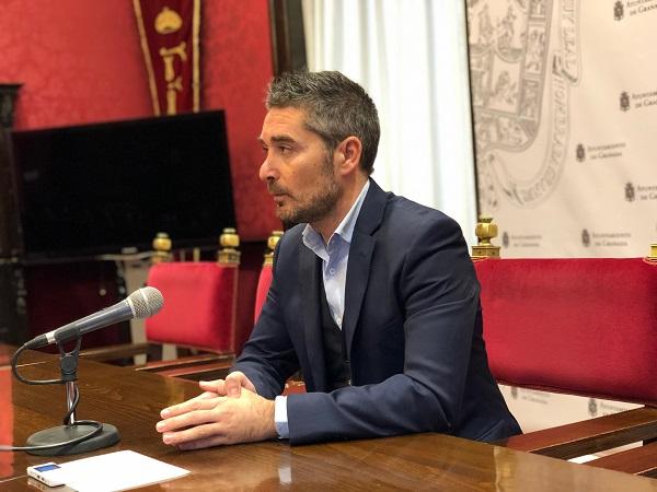 Manuel Olivares. Manuel Olivares.