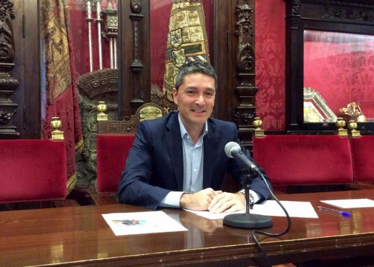 Manuel Olivares.
