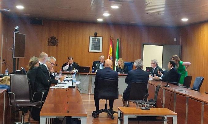 Julián Muñoz declaró por videoconferencia en la primera sesión del juicio que se celebra en la Audiencia de Málaga. Olivo y Roca, en la primera sesión del juicio.